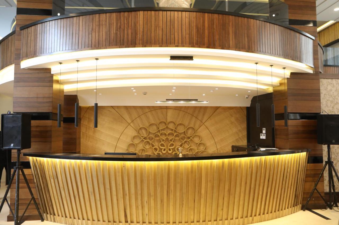 فندق صحارى الخليج Sahara Gulf Hotel Apartments Аман Екстериор снимка