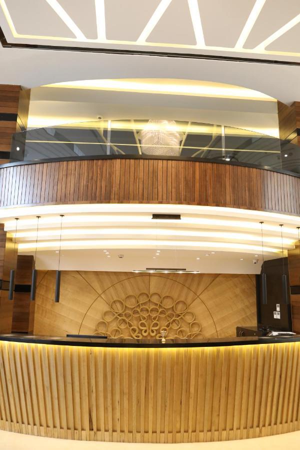 فندق صحارى الخليج Sahara Gulf Hotel Apartments Аман Екстериор снимка