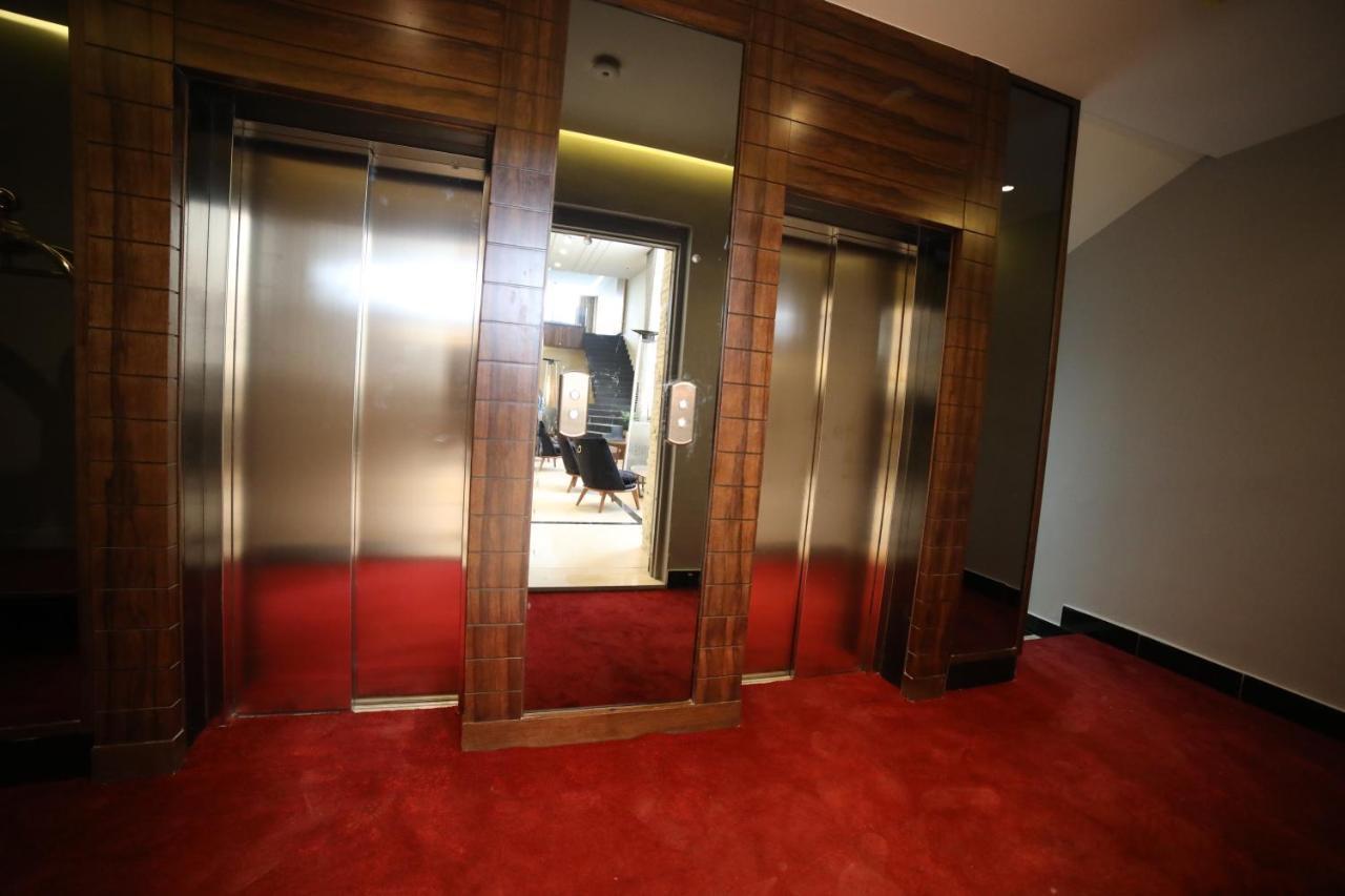 فندق صحارى الخليج Sahara Gulf Hotel Apartments Аман Екстериор снимка